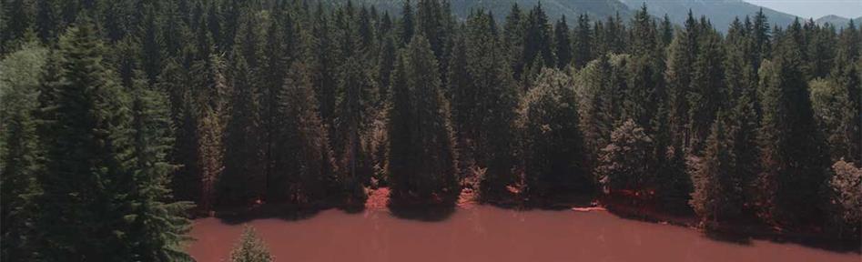 Κόκκινη λάσπη / Rouge